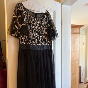 Elegant Black and Gold Maxi Dress